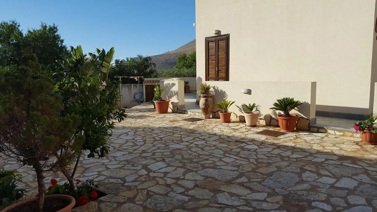 La Chiocciola 2 Bed&Breakfast Castelluzzo 0*,  Italia